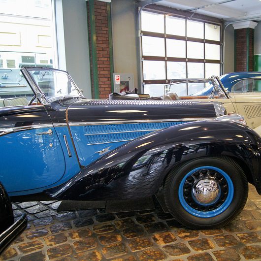 A number of vintage automobiles, blue car in photo
