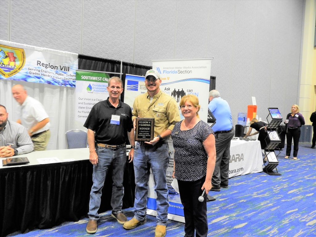 Photo of winner of FSAWWA Chris Stewart, Ray Carter (AMUC), and Karen Miller